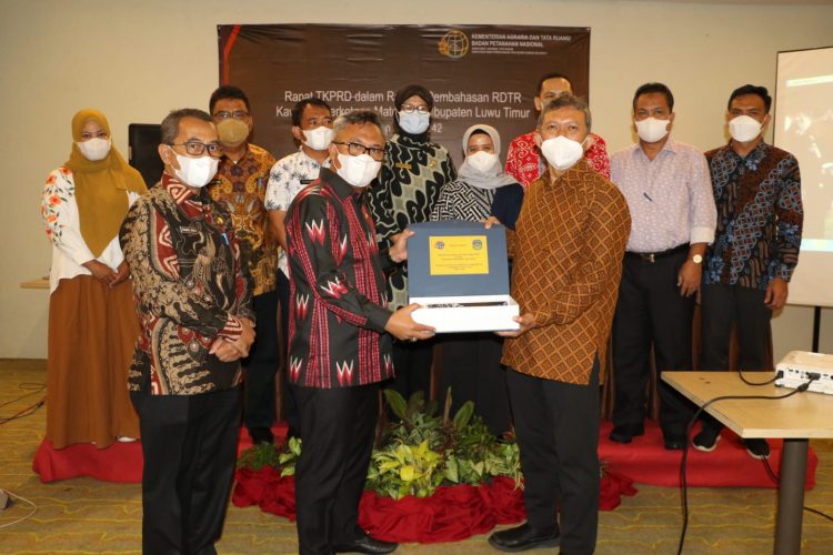 Bupati Budiman Terima Dokumen Kajian Lingkungan Hidup Strategis Kawasan Perkotaan Matoto