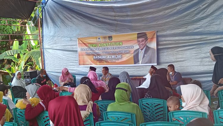 Badawi Reses di Kalaena, Warga  Usulkan Jembatan Penghubung Desa Bahari- Tabaroge