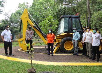 Bupati Lutim Puji Proses Pembibitan Tanaman d Nursery PT. Vale