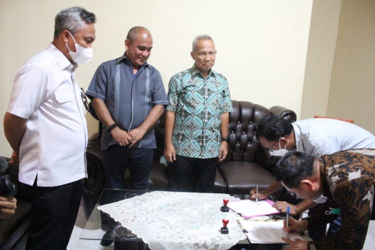 Foto : Penandatanganan MoU Pengelolaan Kerak Nikel Antara  PT. KPSE – PT. NTE