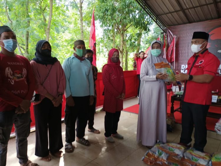 DPC PDI-P  Luwu Timur Gelar Donor Darah dan Bagi Sembako di HUT ke-49