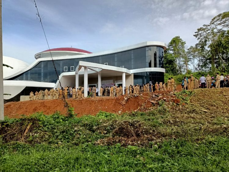 Bupati Budiman Launching ‘ Gerakan Sejuta Buku Untuk Luwu Timur ‘