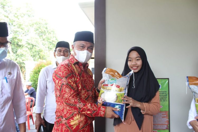 Jumat Berbagi Pemkab Lutim Sasar Rumah Tahfidz di Burau