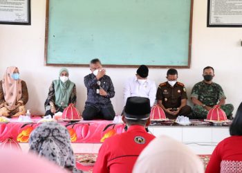 Moment Bupati Luwu Timur Semangati Guru-Guru SMPN 3 Towuti