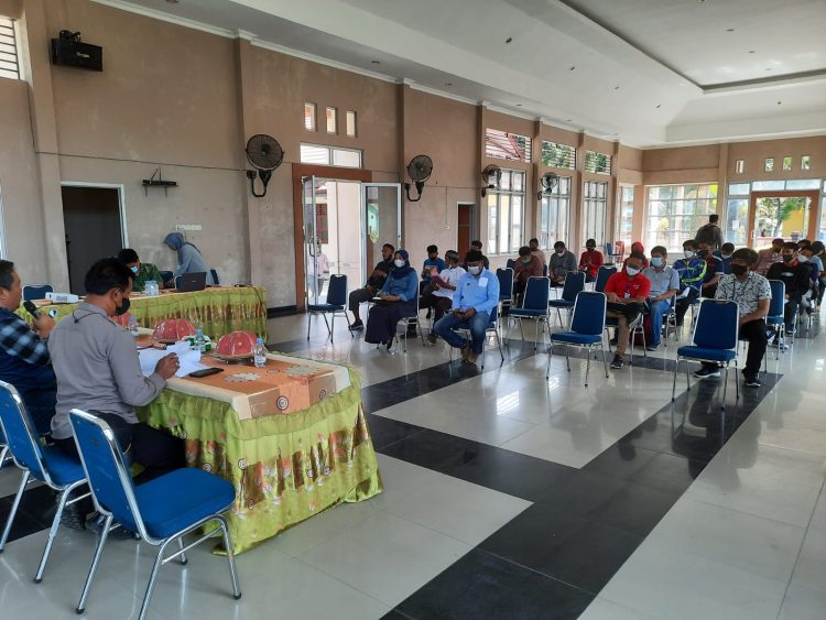 Dagkoprinum –  Polres Lutim Gelar Pertemuan Dengan Distributor Minyak Goreng