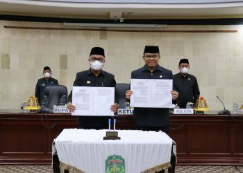 Bupati Budiman  Sampaikan Pendapat Akhir Atas Ranperda Tahap III Propemperda 2021