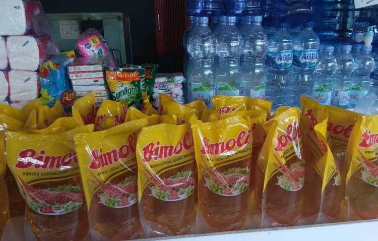 Kepada Emak-Emak, ! Disdagkoprinum Lutim Gelar Operasi Pasar Minyak Goreng Sore Ini