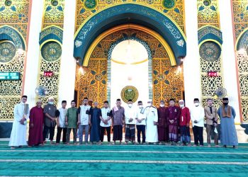 Budiman Serahkan Bantuan Sembako Bagi  Jamaah Mesjid Al-Ikhwan Sorowako