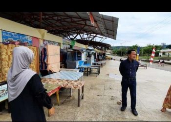 Bersama Kelurahan,  Camat Malili  Terjun Langsung Tata  Pujasera
