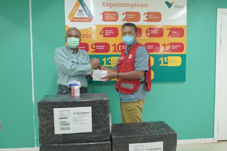 Kontribusi PT. Vale di Sektor Kesehatan, Salurkan  55.800 Blood Lancet ke PMI Lutim