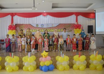 Meriahnya Penamatan Anak Didik TK B PAUD Bina Mandiri Yang Dihadiri Ketua Tim PKK dan Legislator Lutim