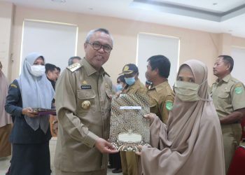 Foto :  Sosialisasi Ketaspenan dan Penyerahan  SK Pensiun di Luwu Timur