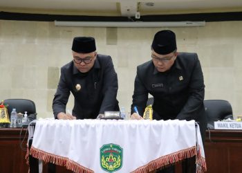 Penandatanganan   Persetujuan Bersama Bupati- Ketua DPRD  Perihal  Ranperda Pelaksanaan APBD Lutim TA   2021