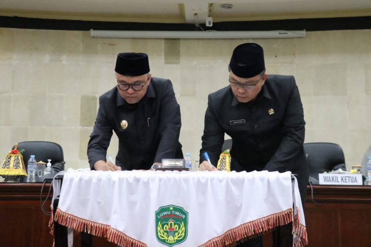 Penandatanganan   Persetujuan Bersama Bupati- Ketua DPRD  Perihal  Ranperda Pelaksanaan APBD Lutim TA   2021