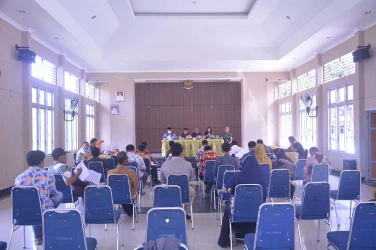 Kades  Ujung Baru Minta Jalan Aspal Amblas di Desanya Segera Dibenahi