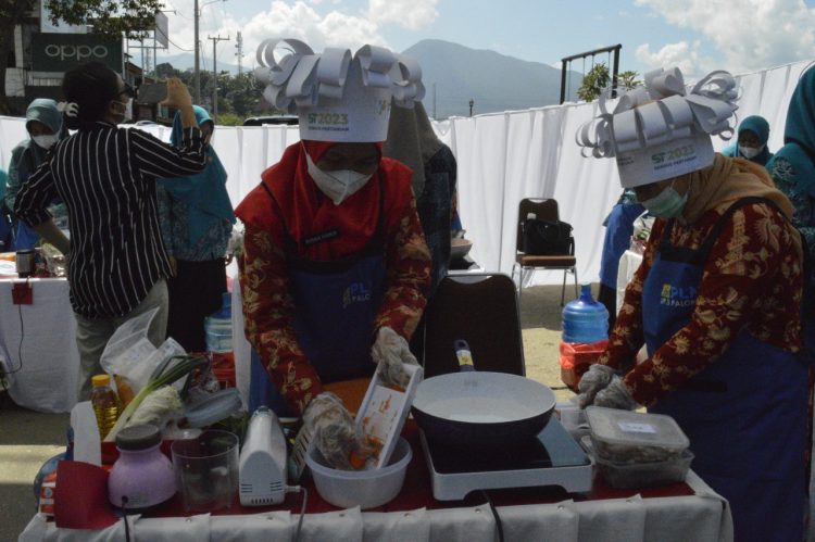 Serunya Lomba Masak Kudapan Ikan Inovasi Pencegahan Stunting TP PKK Lutim