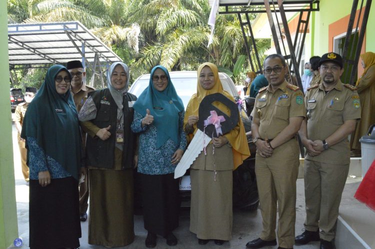 Sekda Lutim Resmikan Posyandu Pencegahan Stunting di Burau