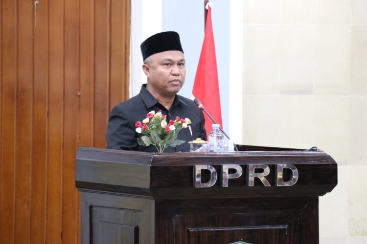 Bupati  Budiman Jawab  Pemandangan  Umum  Fraksi  DPRD  Perihal Ranperda  APBD -P 2022