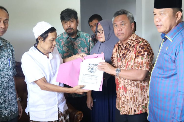 Bupati Budiman Sambangi Asrama Mahasiswa Lutim di Palu