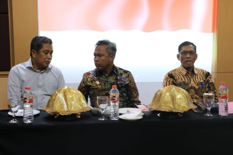 Bupati Luwu Timur Tutup Coaching Clinic PKM BLUD