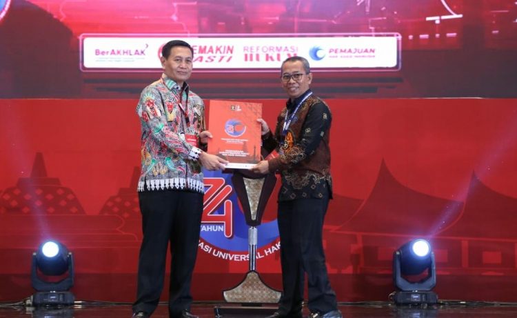 Pemkab Luwu Timur Terima Penghargaan dari KemenkumHAM RI