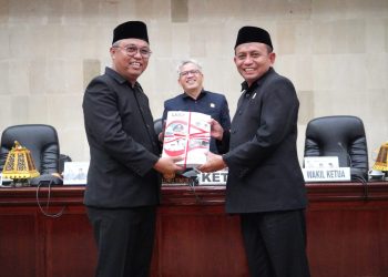 Jawaban Bupati Budiman Perihal Ranperda Bantuan Hukum Yang diusulkan Fraksi Golkar