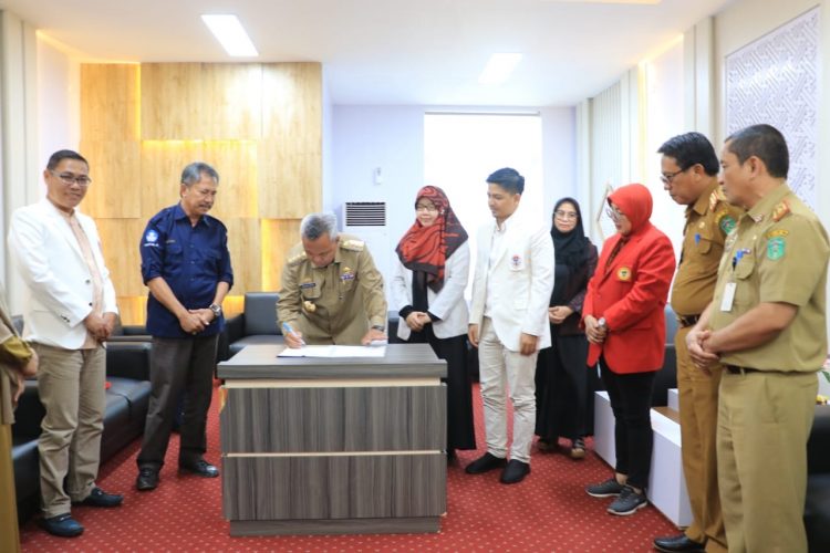 Investasi Sektor Pendidikan, Bupati Lutim Tandatangani NPHD Bersama Unhas dan Unanda Palopo