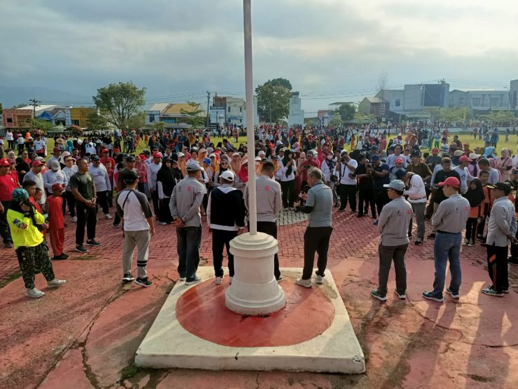 Warna-Warni Peserta  Jalan Sehat Meriahkan HUT KORPRI, PGRI dan Hari Kesehatan Nasional di Lutim