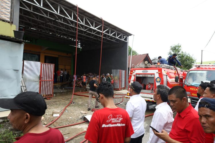 Bupati Budiman Tinjau Lokasi Kebakaran Toko Frida Mart
