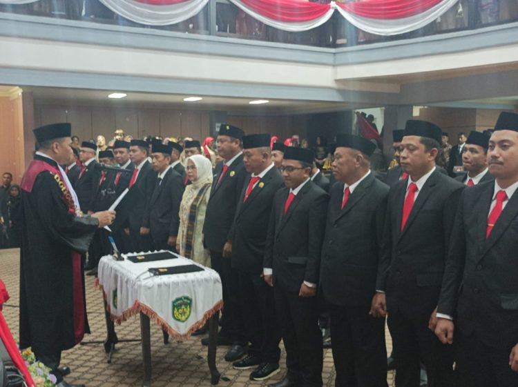 Hari Pertama Berkantor Bagi 35 Legislator Lutim Yang Baru Dilantik