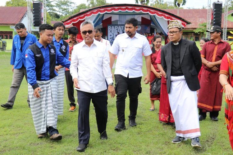 Melihat Jalannya Raker II PPGT di Desa Solo Yang Dihadiri Bupati dan Wabup Lutim