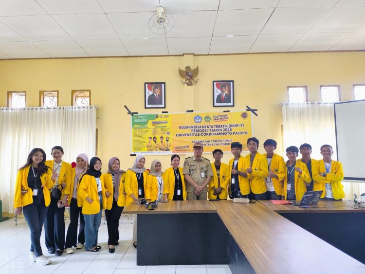 Aparat Desa di Tomoni Timur Dilatih Kelola Website oleh Mahasiswa KKN UNCP