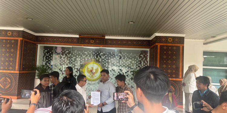 HMPLT Demo BPK Sulsel, Desak Audit Investigatif APBD Luwu Timur