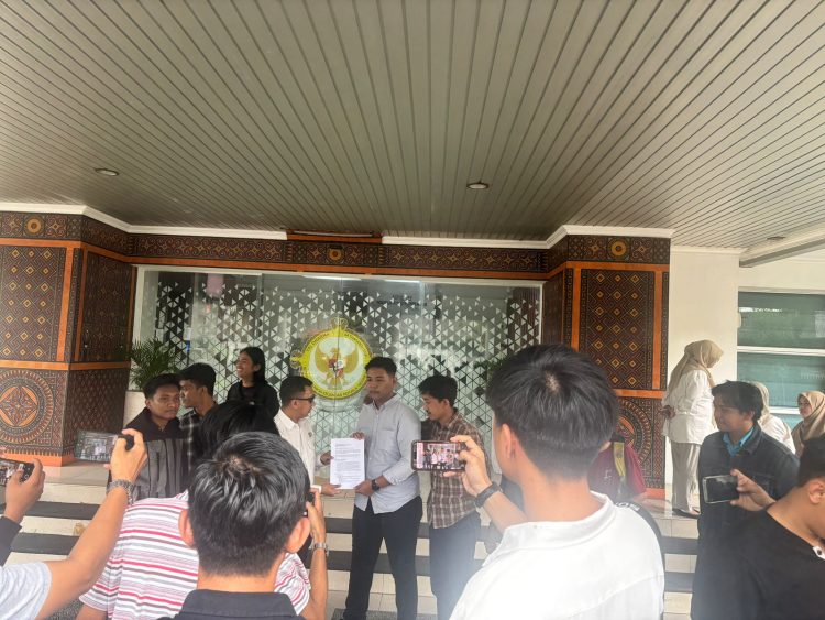 HMPLT Demo BPK Sulsel, Desak Audit Investigatif APBD Luwu Timur