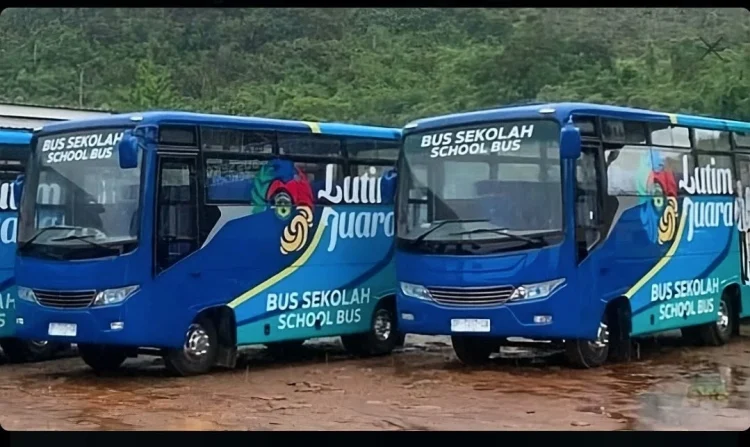 Di HUT Lutim ke-23, PT Vale Tunjukkan Kepedulian Salurkan Bantuan 4 Bus Sekolah