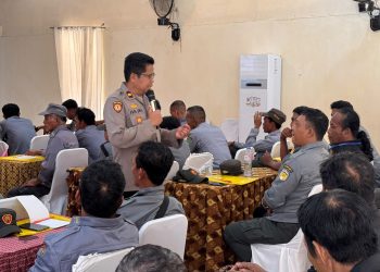 Dari Pembekalan Ratusan Satlinmas, Wakapolres Lutim :  Deteksi Dini Gangguan Kamtibmas