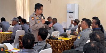 Dari Pembekalan Ratusan Satlinmas, Wakapolres Lutim :  Deteksi Dini Gangguan Kamtibmas