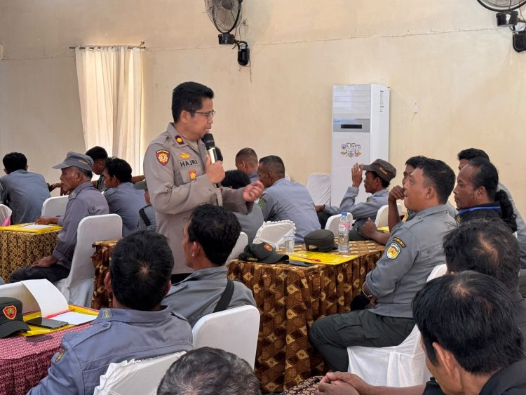 Dari Pembekalan Ratusan Satlinmas, Wakapolres Lutim :  Deteksi Dini Gangguan Kamtibmas