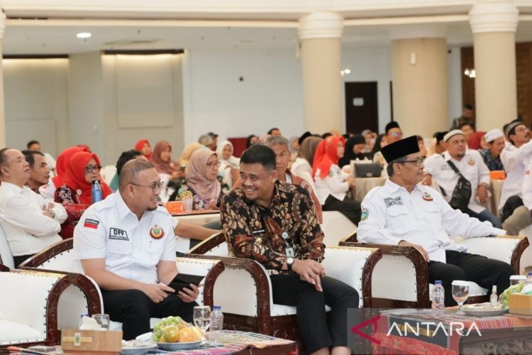 Bobby Nasution Dipuji Andre Rosiade sebagai Gubernur Pekerja Keras