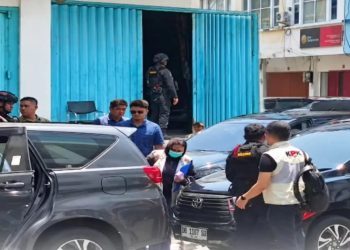 KPK Geledah Kantor Pengusaha TT di Marina Plaza Manado, Dua Koper Dokumen Diamankan