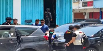 KPK Geledah Kantor Pengusaha TT di Marina Plaza Manado, Dua Koper Dokumen Diamankan
