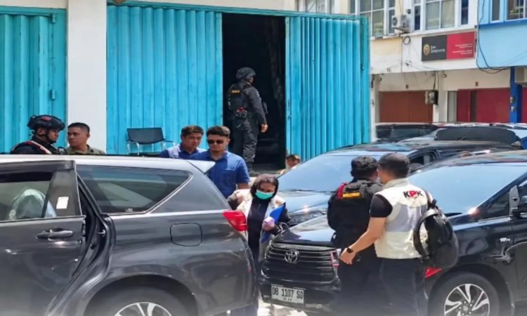 KPK Geledah Kantor Pengusaha TT di Marina Plaza Manado, Dua Koper Dokumen Diamankan