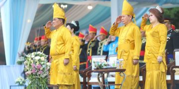 Suasana upacara peringatan HUT ke-62 Provinsi Sulawesi Utara di Manado, bertepatan dengan penyaluran Dana Bagi Hasil (DB