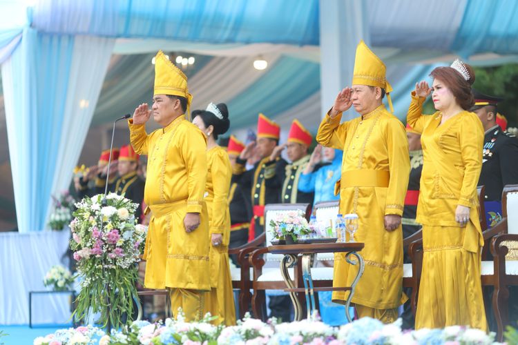 Suasana upacara peringatan HUT ke-62 Provinsi Sulawesi Utara di Manado, bertepatan dengan penyaluran Dana Bagi Hasil (DB