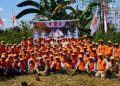 Sejumlah peserta kegiatan PKS Sulsel berfoto bersama di lokasi kegiatan. Foto: netral.co.id