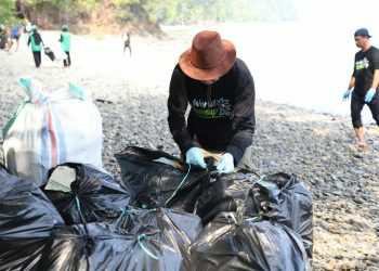 Dua Ton Sampah Diangkut dari Bulu’ Polo’e, PT CLM Bidik Restorasi Terumbu Karang hingga 2029