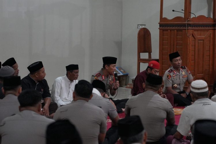 Kapolda Sultra Sambangi Jamaah Masjid An Nur, Ingatkan Peran Warga Jaga Keamanan
