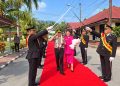 Kapolres Parmout Baru Disambut Pedang Pora dan Adat Kaili