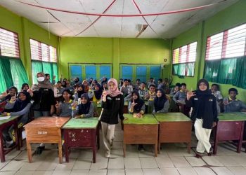Mahasiswa FIB UHO Dorong Siswa SMPN 5 Kendari Jaga Bahasa Daerah