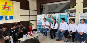 Papan layanan dan informasi kantor PLN UP3 Palu